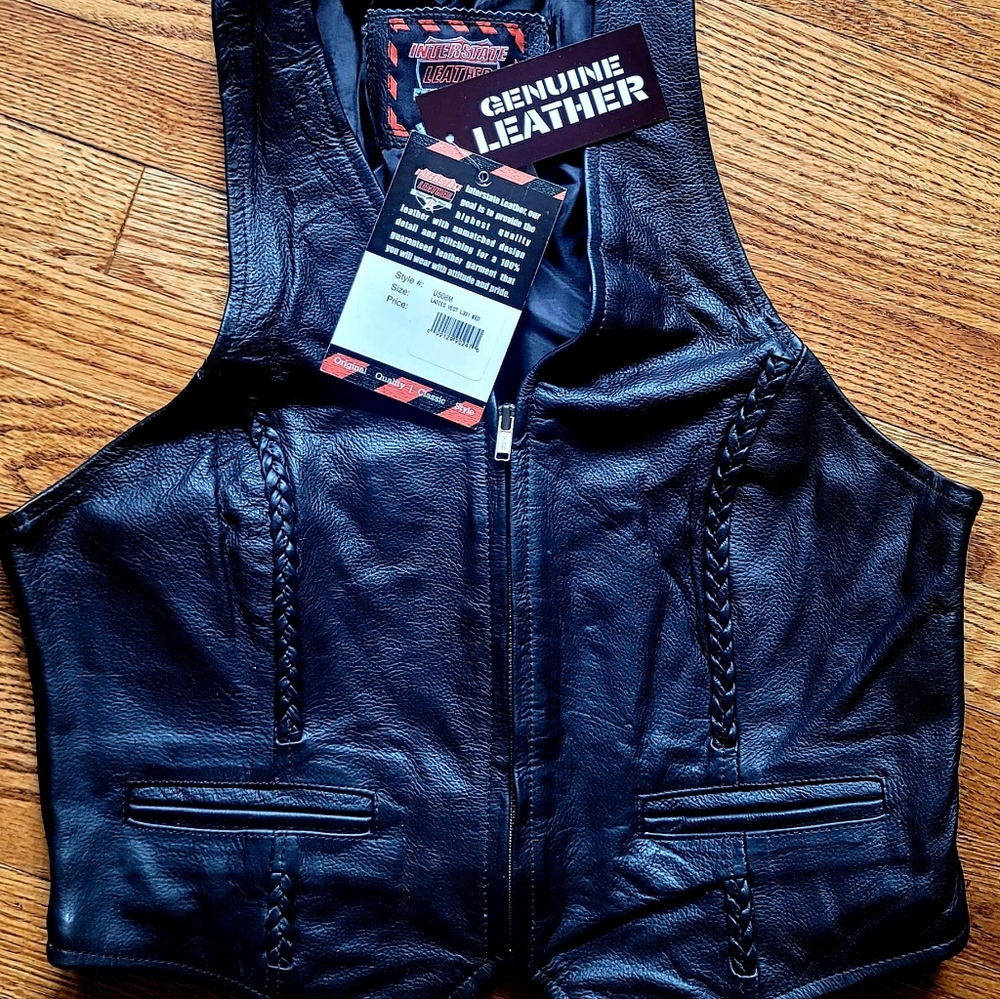 New With Tags!  WOMEN'S Black LEATHER BIKER VEST - Size M